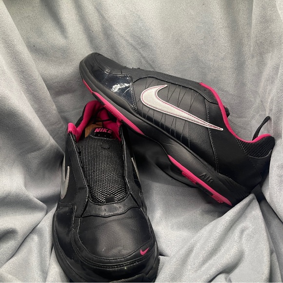 Nike - Picture 2 of 4